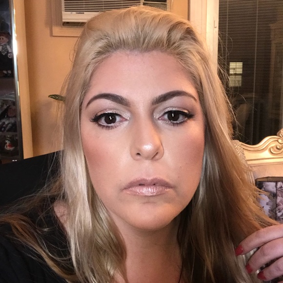 Meet your Posher, Dayna - Picture 1 of 1